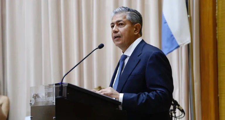Los anuncios de Rolando Figueroa