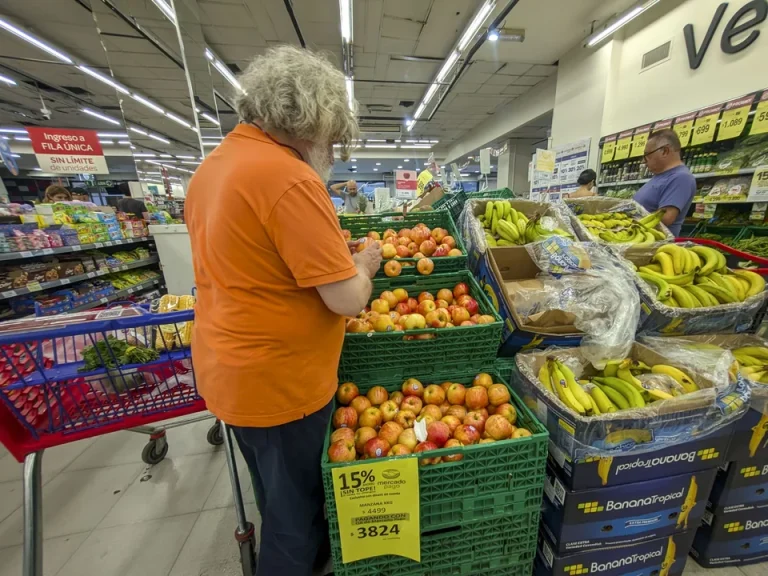 Argentina: la inflación de febrero se mantuvo en 2,9% y desafía las proyecciones oficiales de «inflación cero»