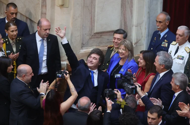Milei abre sesiones con un fuerte respaldo a EE.UU., dardos a la oposición y promete un aluvión de reformas