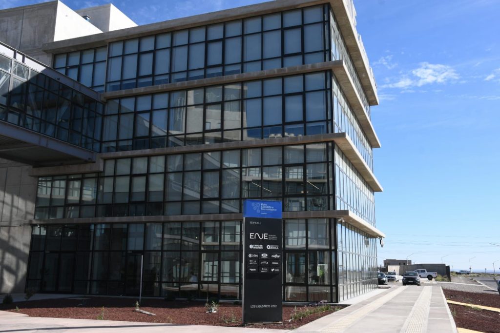 Cuando la periferia se vuelve núecleo - Polo Cinetífico Tecnológico