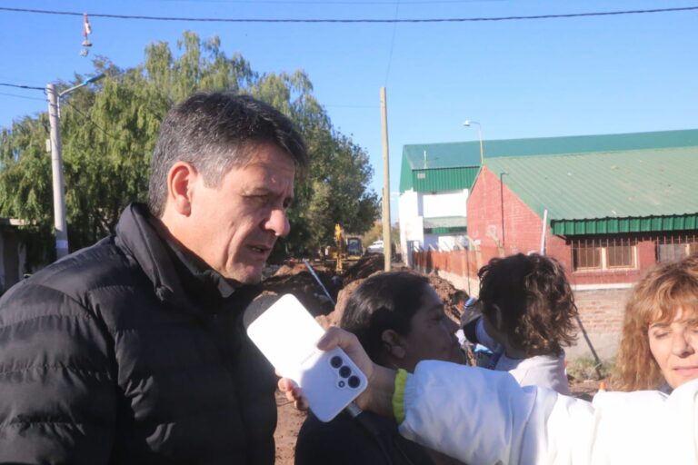 Plan Capital en el Oeste: el municipio acelera obras de cloacas y asfalto en el barrio Peumayen