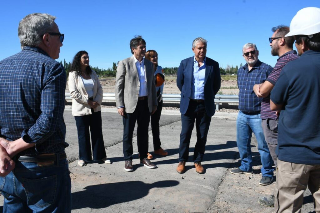Mariano Gaido junto a Rolando Figueroa en avenida Cruzeilles