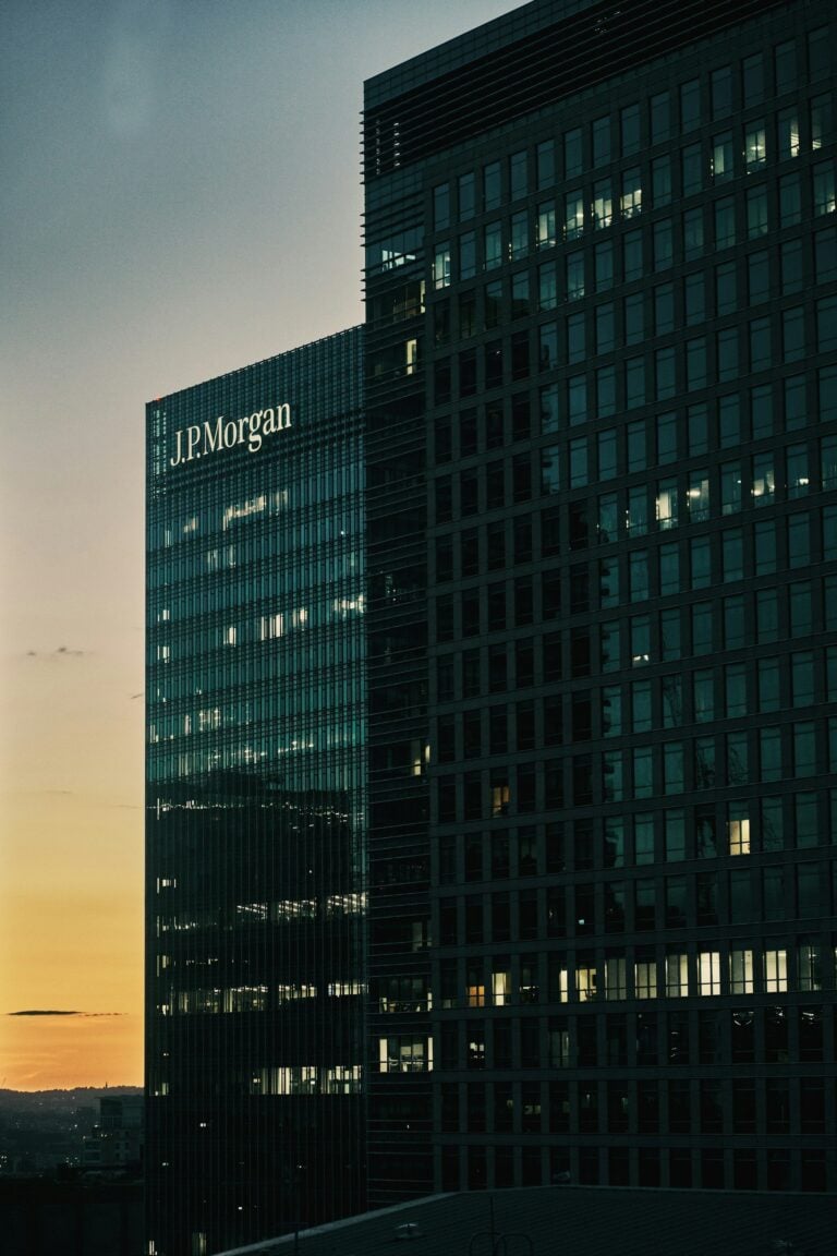 JP Morgan estructura USD 16.000 millones para Argentina LNG: Vaca Muerta acelera al FID de mediados de 2026