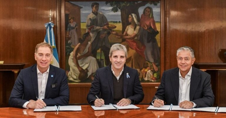 Figueroa firmó con Caputo USD 300 millones del Banco Mundial y el BID para obras en Neuquén