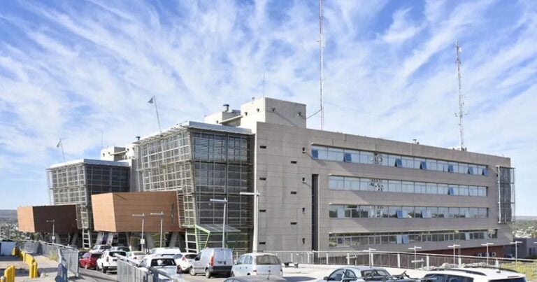 El gobierno de Neuquén denunció a una ex funcionaria de Salud por presunta malversación de 21,3 millones de pesos