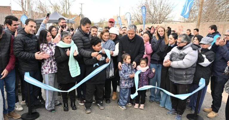 Gaido y Figueroa inauguraron la obra que llevó todos los servicios al sector La Familia