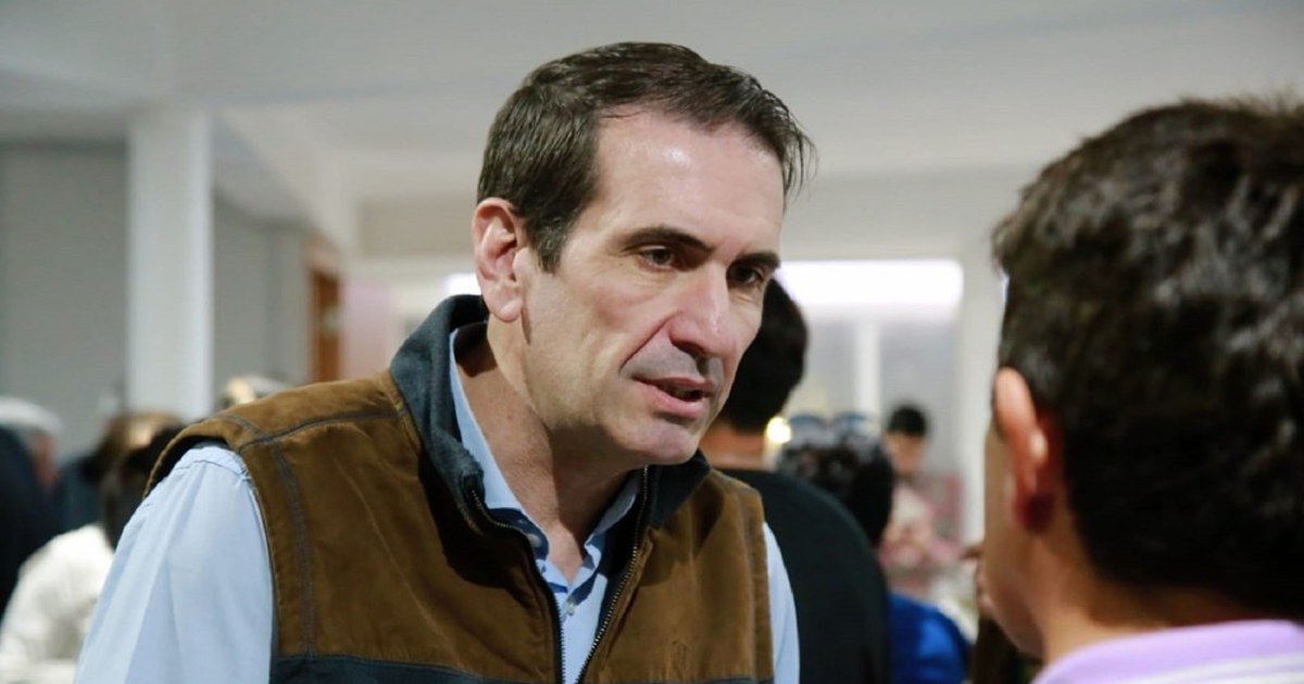 Pablo Cervi expone ante vecinos en el encuentro de La Libertad Avanza en Añelo
