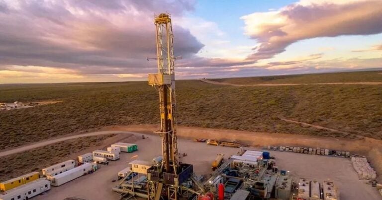 Neuquén aumenta el canon del agua para las petroleras y promueve la reutilización en Vaca Muerta