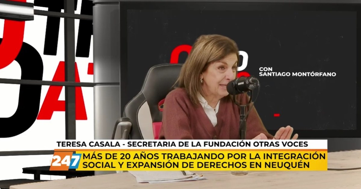 Adolescentes en una mesa de trabajo de un espacio de revinculación educativa en Neuquén