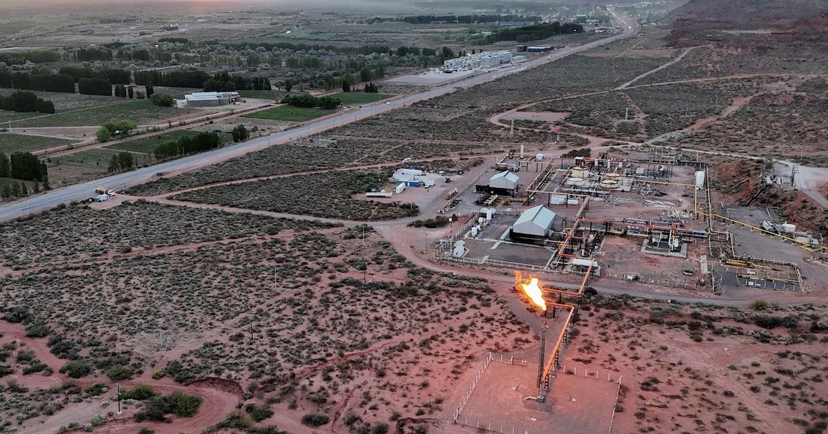 Equipos de perforación operativos en un yacimiento de Vaca Muerta