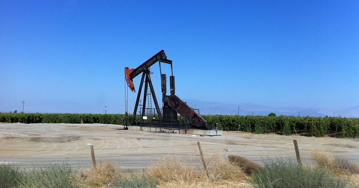 Operarios del sector petrolero en un yacimiento de la Cuenca Neuquina