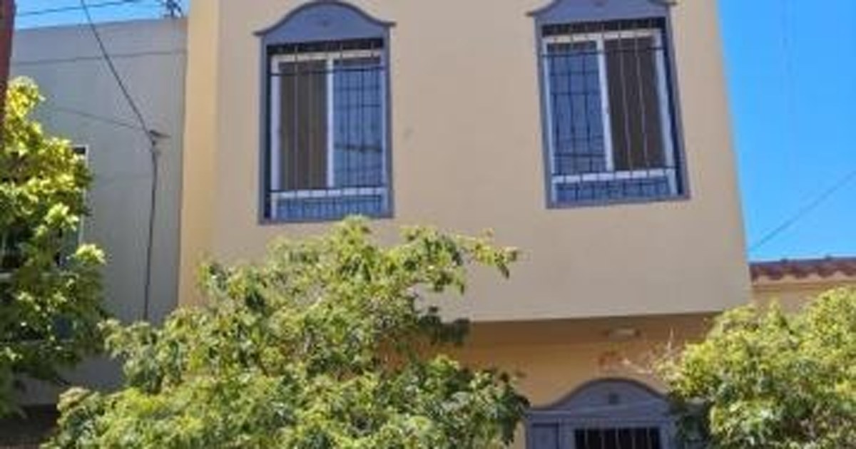 Edificios de departamentos en el centro de Neuquén, plaza incluida en el relevamiento de alquileres del interior