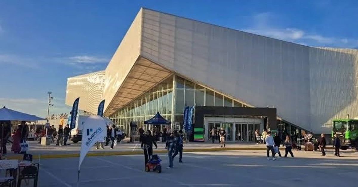 Asistentes siguen una charla del encuentro de Endeavor en el Centro de Convenciones Domuyo de Neuquén