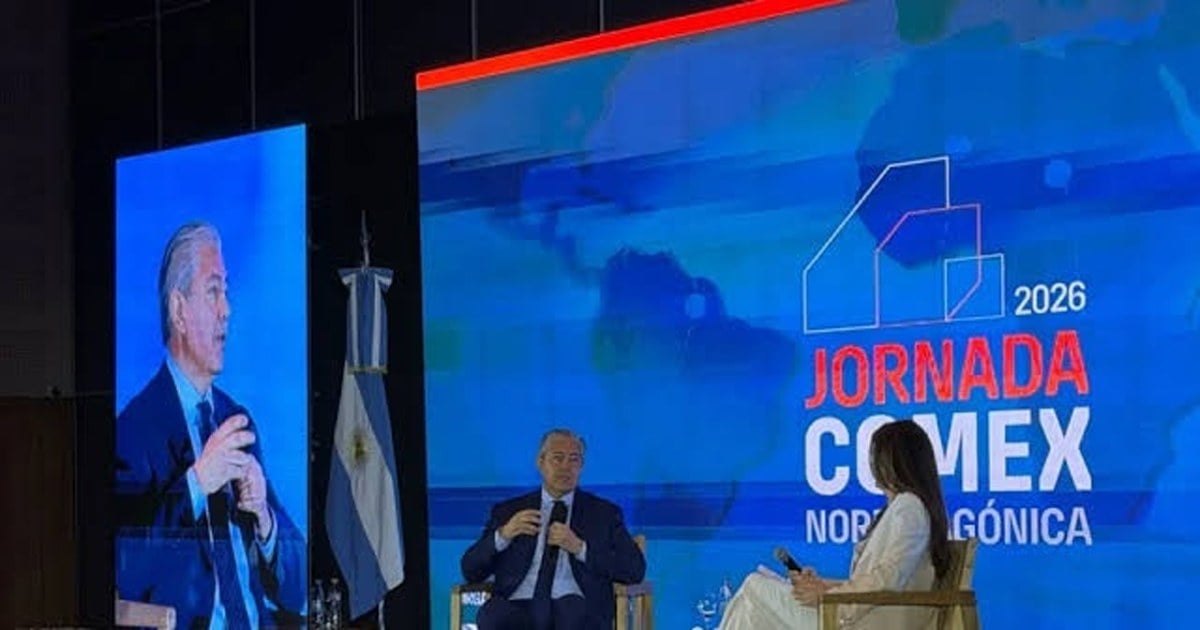 Empresarios y funcionarios de Neuquén y Río Negro escuchan la exposición en la Jornada Comex Norpatagónica