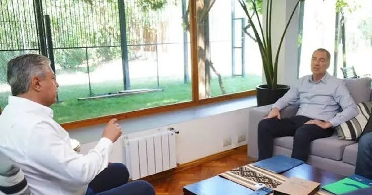 El gobernador Rolando Figueroa durante una actividad oficial, antes de su viaje a Buenos Aires