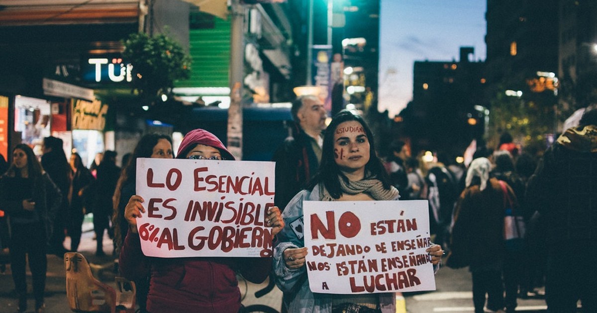 Fany Mansilla, titular de ATEN, en un anuncio del gremio docente neuquino por el paro docente