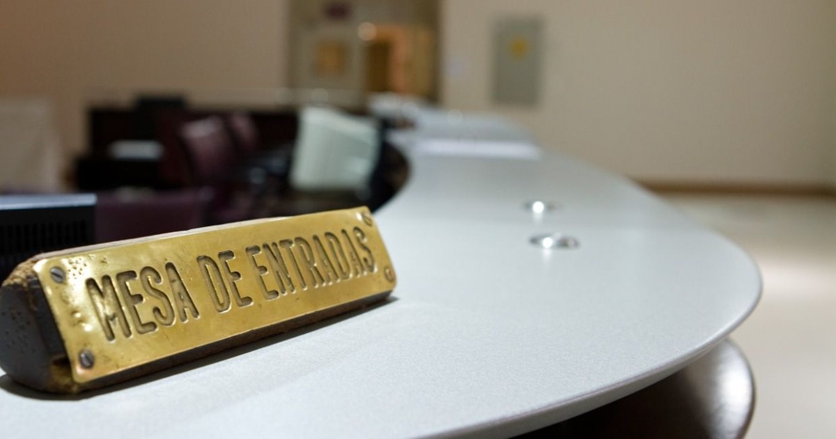 Diputados neuquinos debaten en una reunión de comisión en la Legislatura provincial