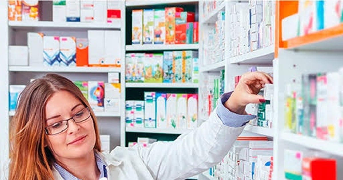 Interior de una farmacia con anexo de perfumería, el rubro de los dos locales comprados en Neuquén