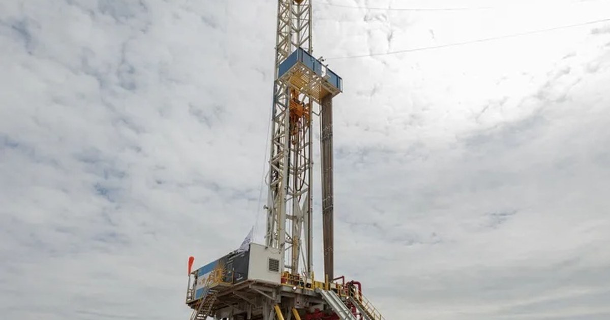 Instalaciones petroleras en la zona de Rincón de los Sauces, donde Tecpetrol desarrollará Los Toldos II Este
