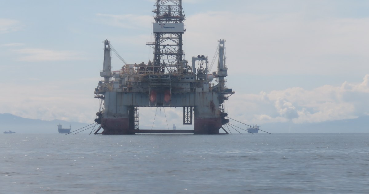 Tanques de crudo en construcción en la terminal de Punta Colorada, salida al mar de Vaca Muerta Oil Sur
