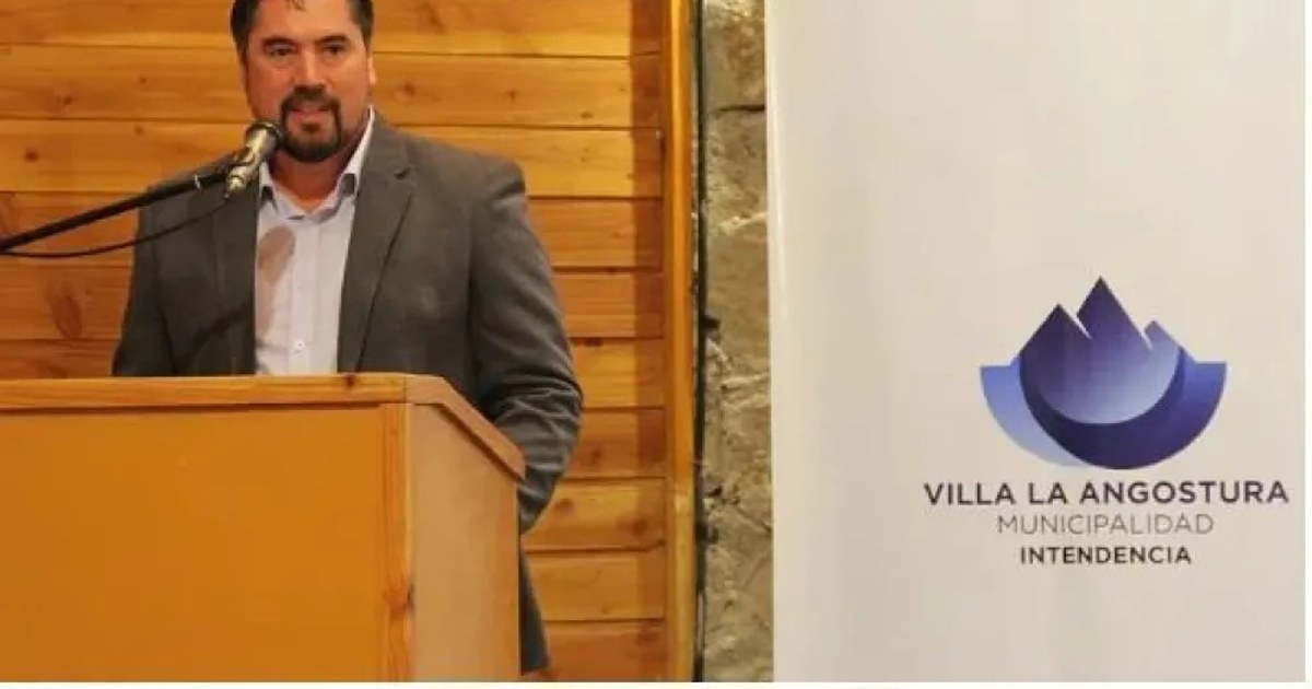 Concejales de Villa La Angostura sesionan en el recinto durante la votación de la exención a vehículos eléctricos
