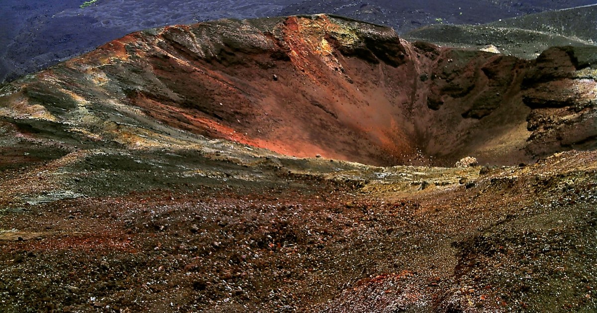 Vista de la villa de Caviahue y el entorno termal al pie del volcán Copahue, en el norte neuquino
