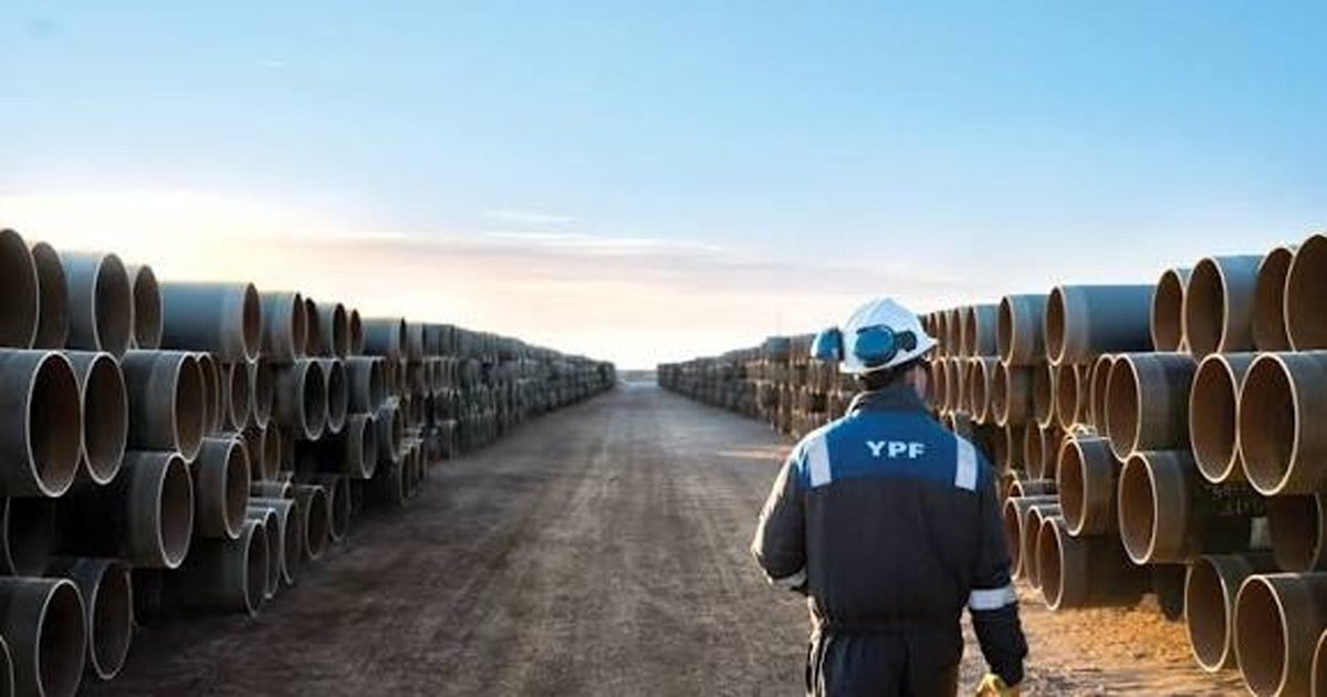 Equipo de perforación operando en un bloque shale de la cuenca neuquina