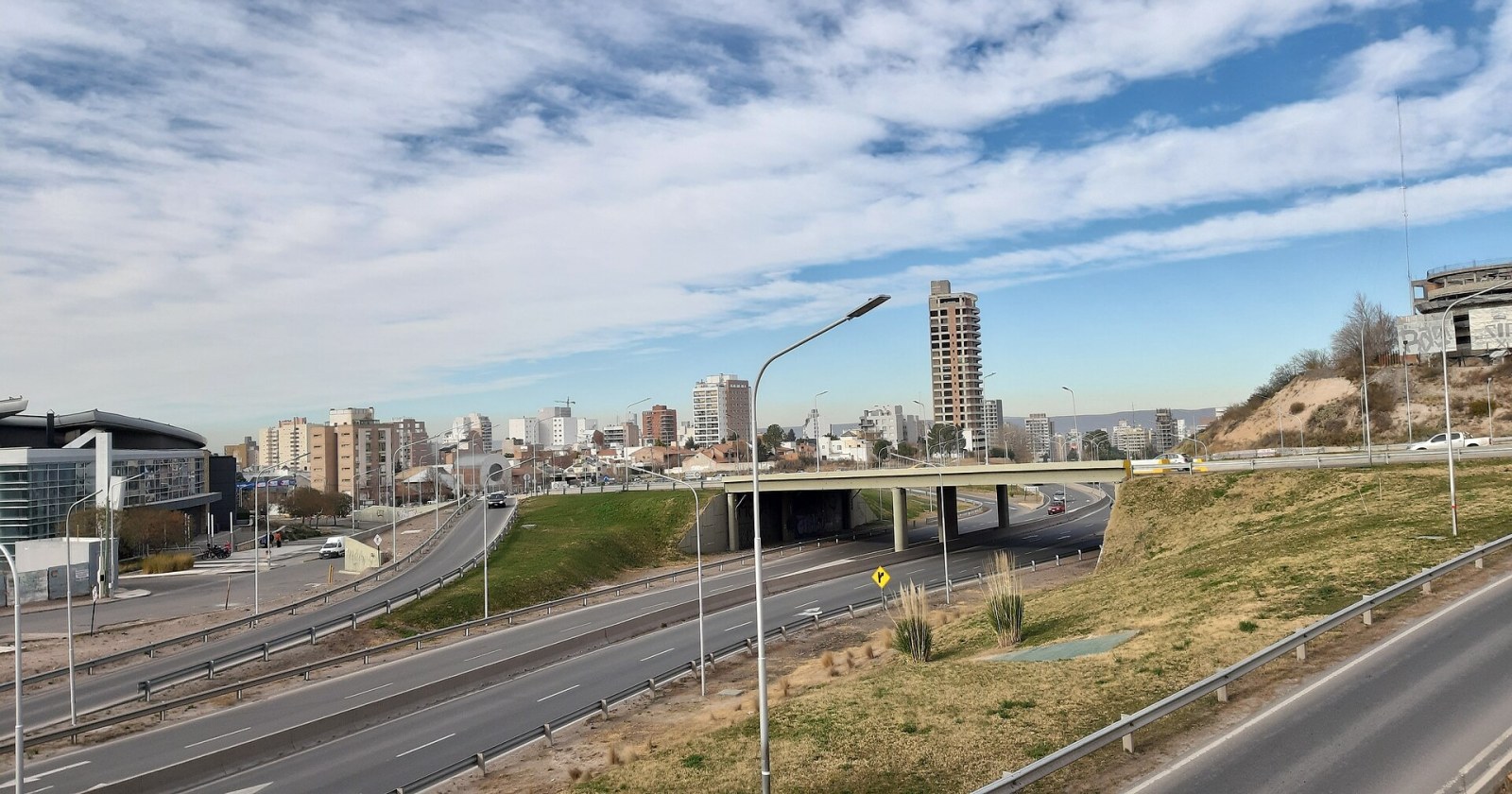 Apertura de sobres de una licitación de la UPEFE en la sala de reuniones del Ministerio de Infraestructura de Neuquén