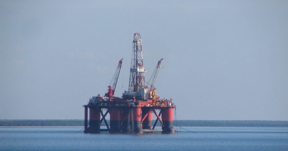 Buque de licuefacción flotante como el que usará Southern Energy para exportar gas de Vaca Muerta