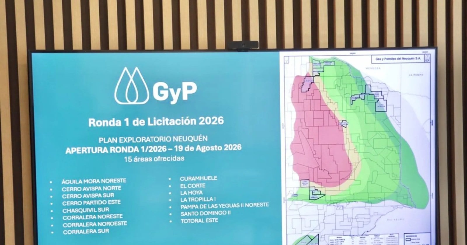 Técnicos de GyP revisan los Sobres B con las ofertas económicas por áreas de Vaca Muerta