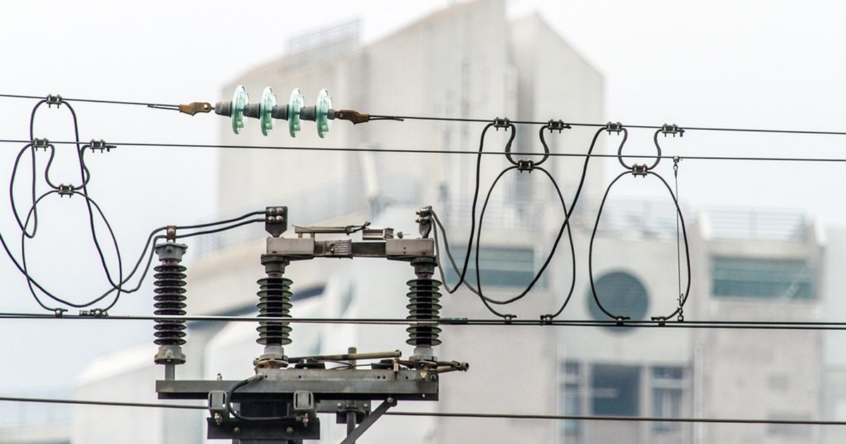 Usuarios haciendo trámites en una oficina comercial del EPEN, la eléctrica estatal neuquina