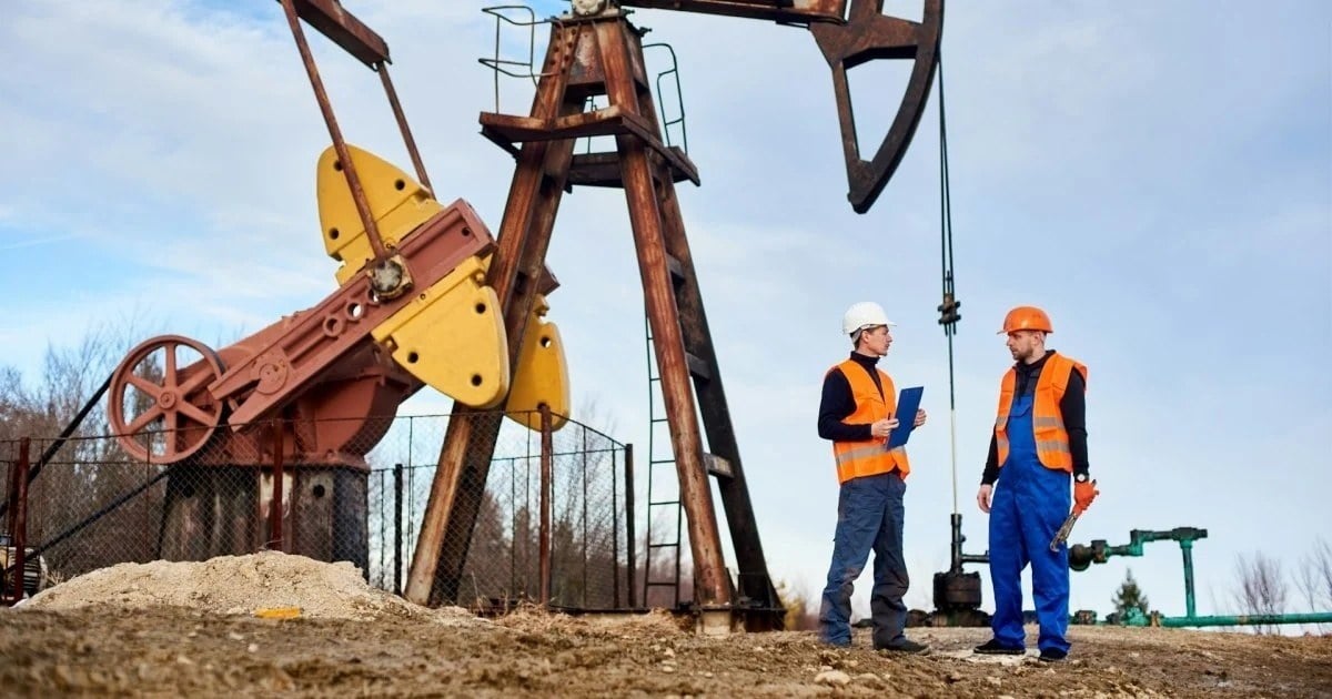 Planta compresora y cañerías del Gasoducto Norte, ruta del gas neuquino hacia la frontera