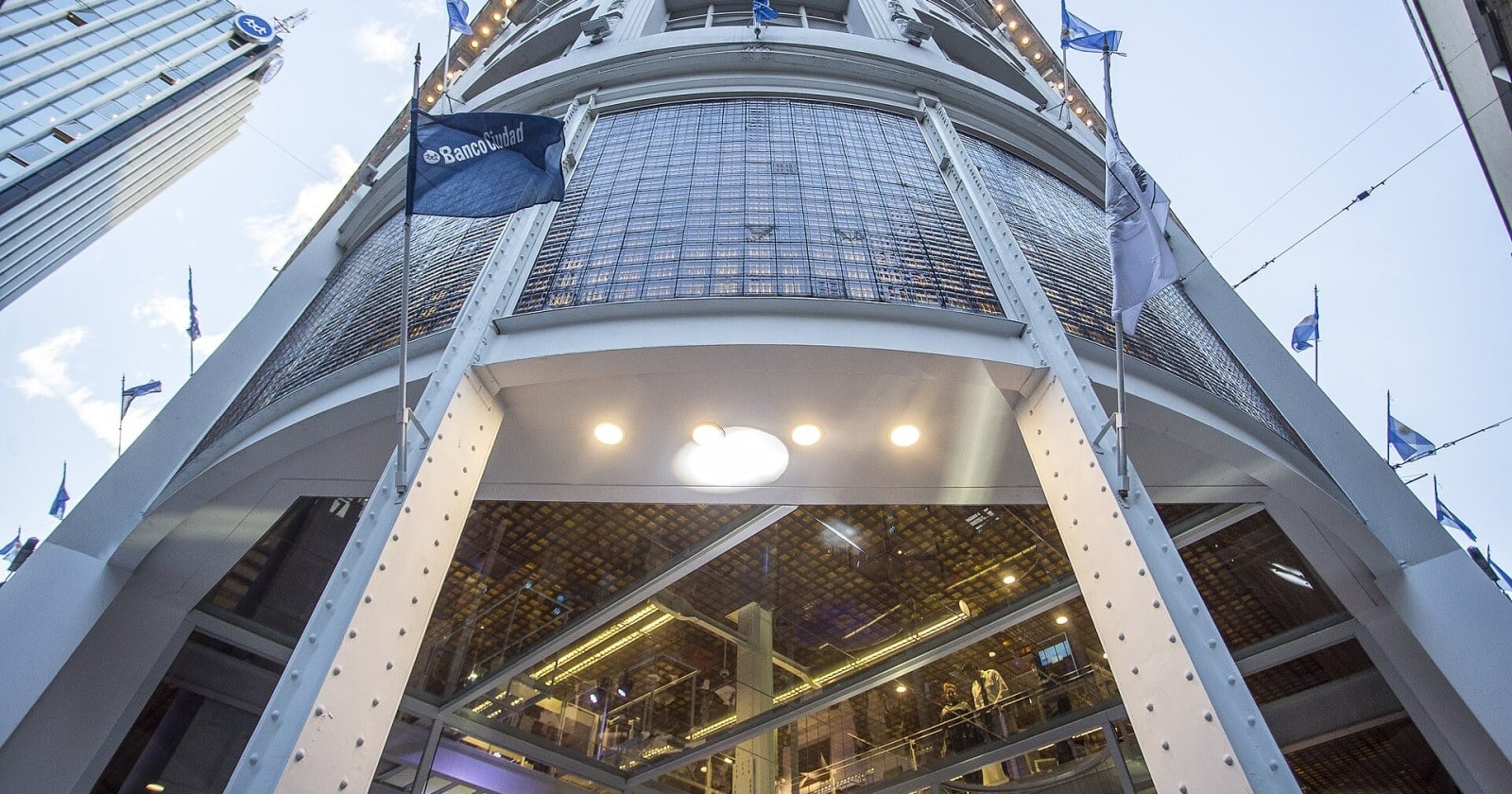 Directivos del Banco Ciudad reunidos con empresarios pymes de Neuquén antes de la apertura de la oficina