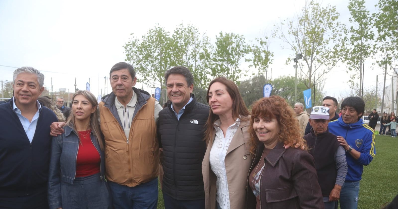 Cancha de fútbol 8 de césped sintético con alambrado perimetral en Mascardi y Chajarí, Neuquén