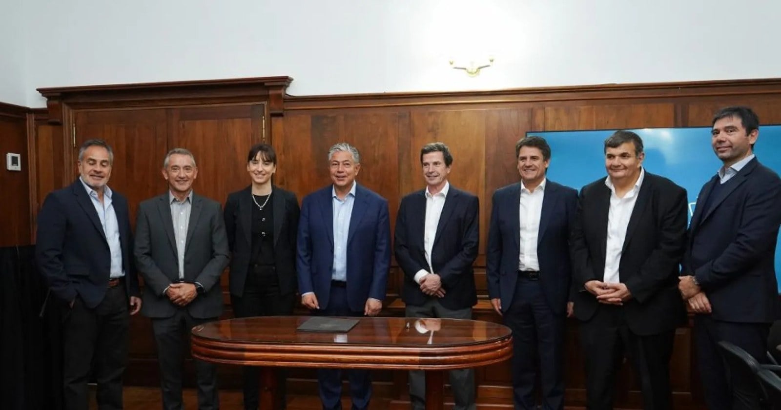 El gobernador Rolando Figueroa y el embajador Peter Lamelas reunidos en Neuquén durante la AOG Patagonia