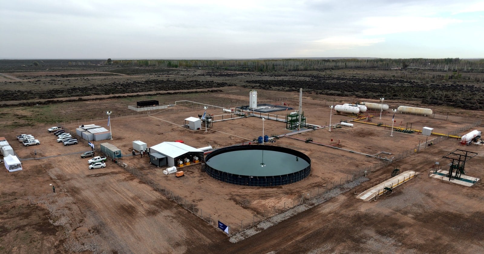 Instalaciones industriales de la planta de condensados de Facilities Energy en Campo Grande, Río Negro