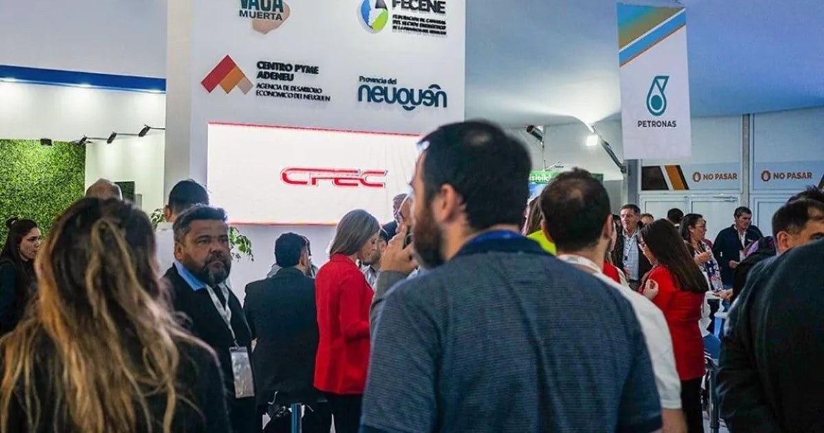 Figueroa habla ante operadoras y cámaras empresariales en la feria energética del Espacio DUAM