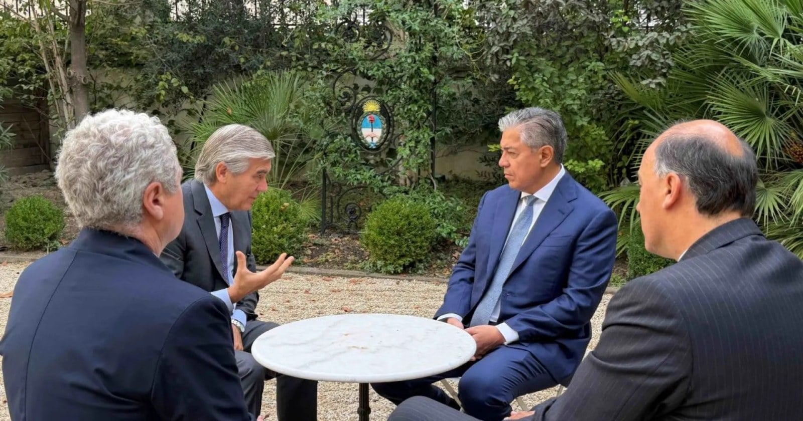 Figueroa y Reynés conversan junto al embajador Wenceslao Bunge en Madrid