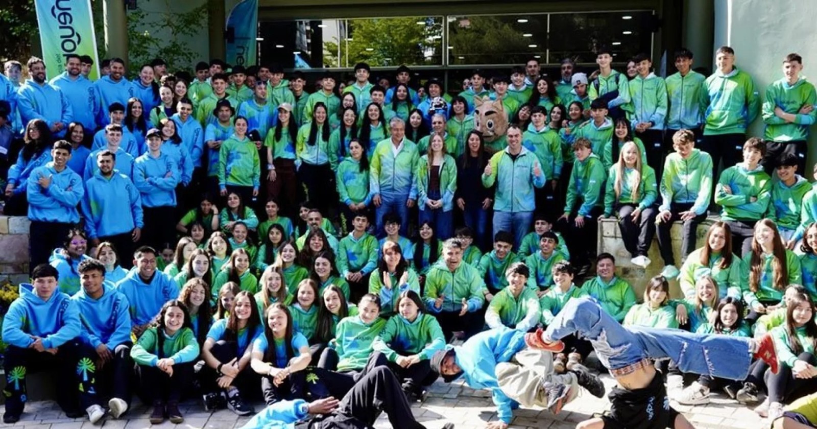 Jóvenes deportistas neuquinos de skate, parkour y BMX reunidos antes de viajar a los Juegos Argentinos Urbanos