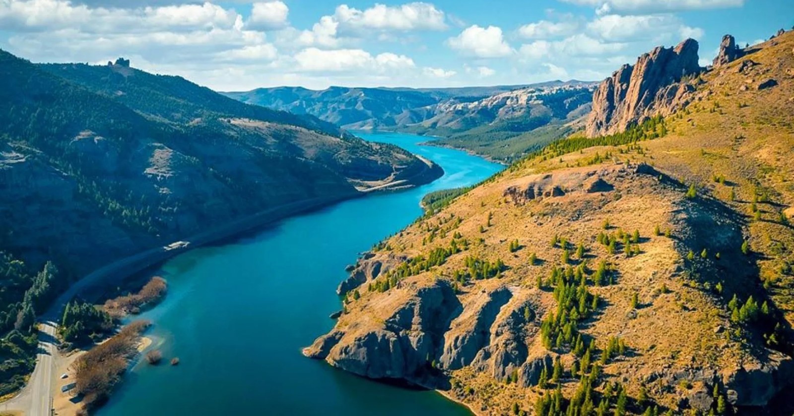 El Dedo de Dios, formación de piedra que se eleva sobre el valle del río Limay
